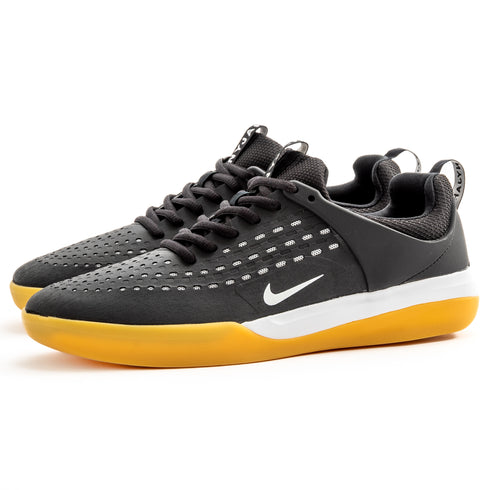Nike SB - Zoom Nyjah 3 (Black/Black/White/White)